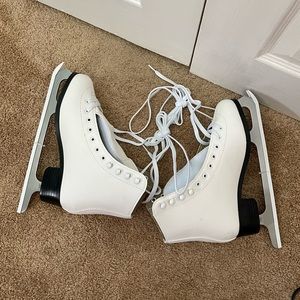 Women’s ice skates